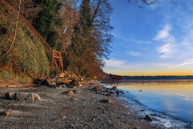 24635 8th Avenue S, Des Moines, WA 98198