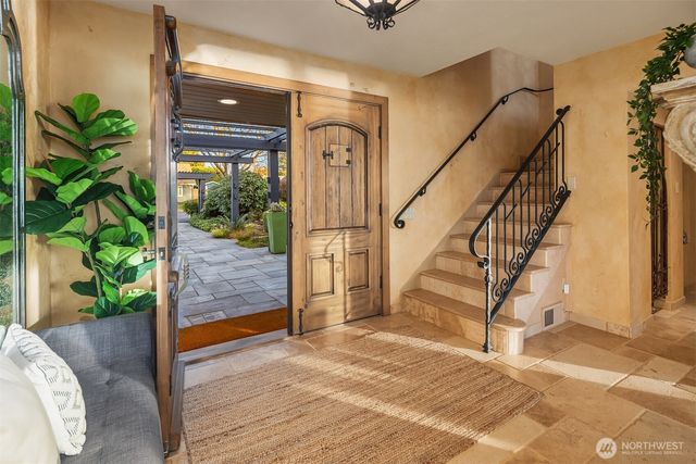 24635 8th Avenue S, Des Moines, WA 98198