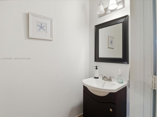 21 Simonton Cir, Weston, FL 33326