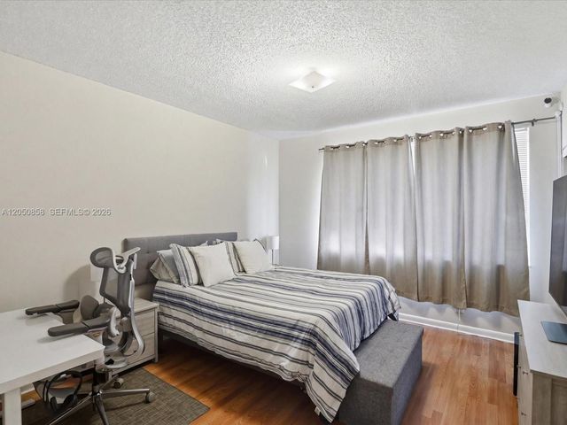 21 Simonton Cir, Weston, FL 33326