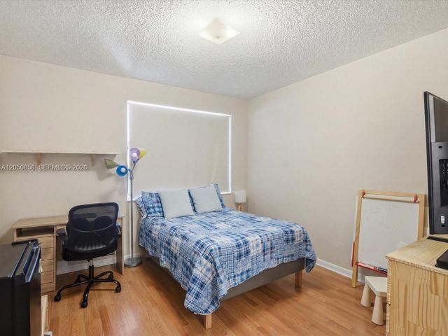 21 Simonton Cir, Weston, FL 33326