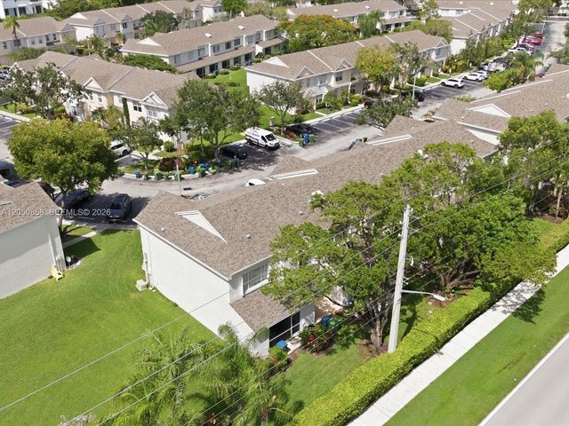 21 Simonton Cir, Weston, FL 33326