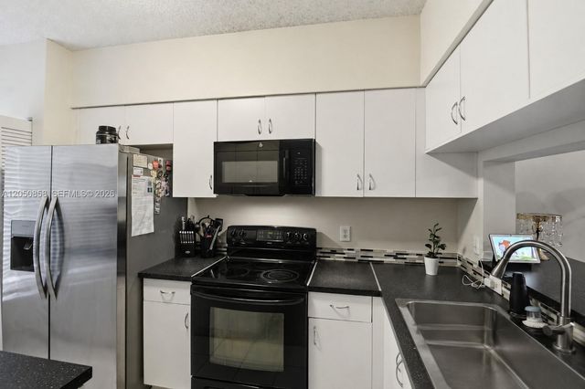 21 Simonton Cir, Weston, FL 33326