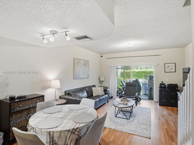 21 Simonton Cir, Weston, FL 33326
