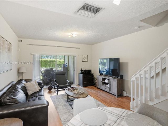 21 Simonton Cir, Weston, FL 33326