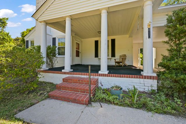 410 42nd Ave. N, Myrtle Beach, SC 29577