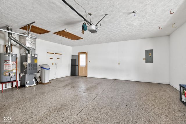 8512 Gallant Fox Drive, Indianapolis, IN 46217