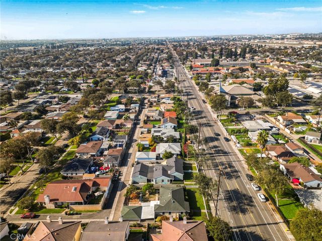2100 W Valencia, Fullerton, CA 92833