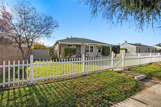 2100 W Valencia, Fullerton, CA 92833