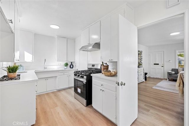 2100 W Valencia, Fullerton, CA 92833