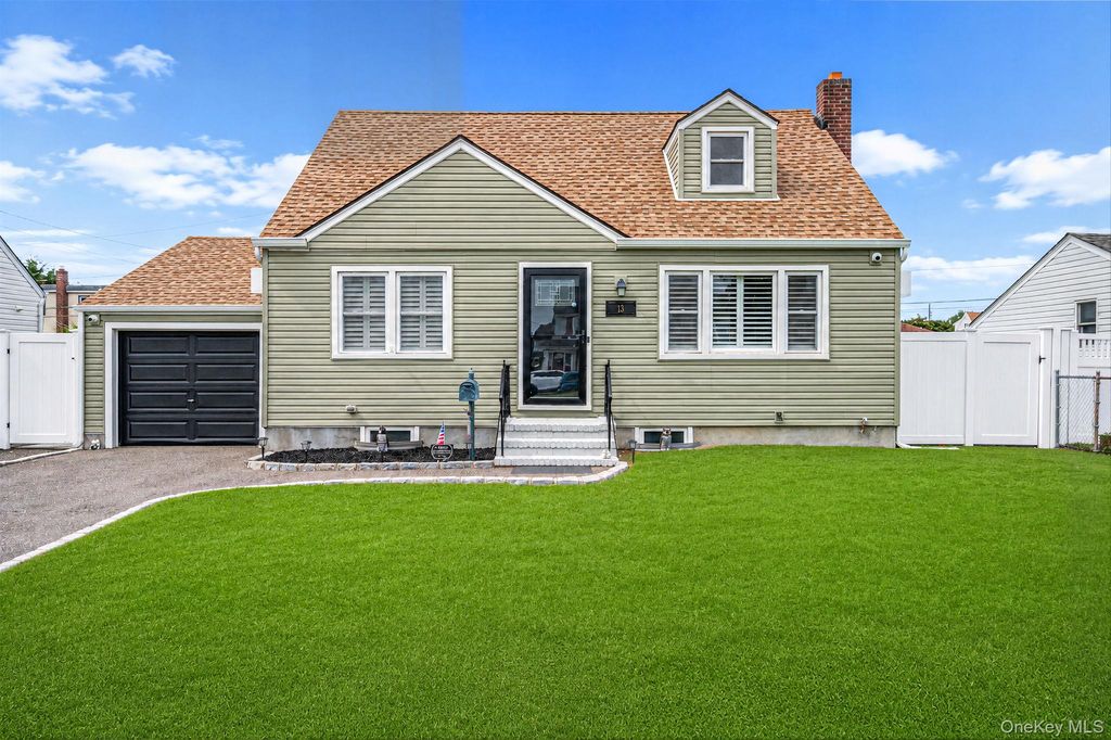 13 Maple Drive, Lindenhurst, NY 11757 — exterior
