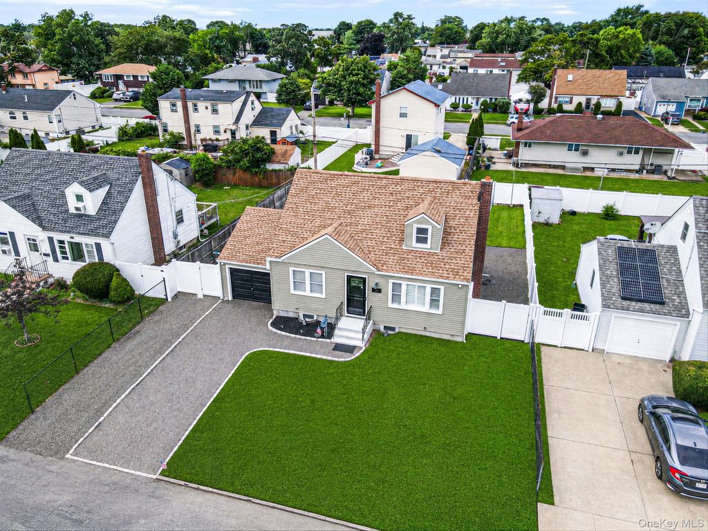 13 Maple Drive, Lindenhurst, NY 11757 — photo 4