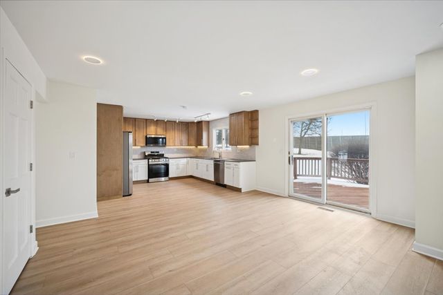 747 Jamestowne Court, Sleepy Hollow, IL 60118