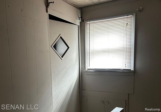 1520 E Oakland Avenue, Lansing, MI 48906