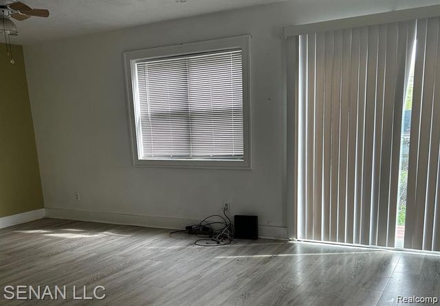 1520 E Oakland Avenue, Lansing, MI 48906