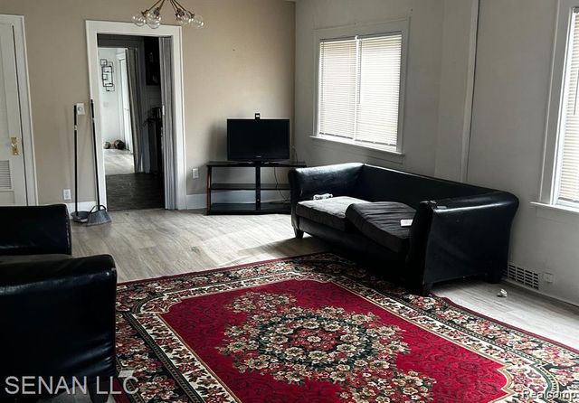 1520 E Oakland Avenue, Lansing, MI 48906
