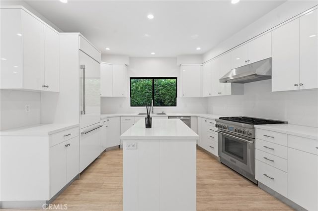 913 N Hilldale Avenue, West Hollywood, CA 90069