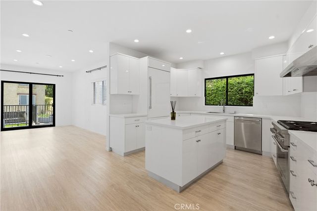 913 N Hilldale Avenue, West Hollywood, CA 90069