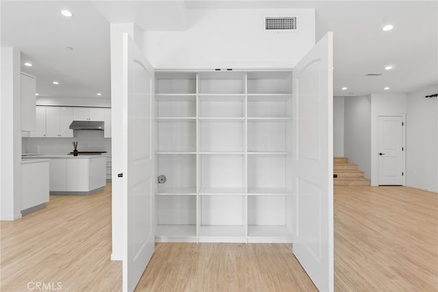 913 N Hilldale Avenue, West Hollywood, CA 90069