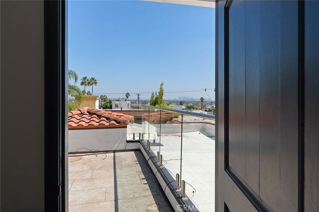 913 N Hilldale Avenue, West Hollywood, CA 90069