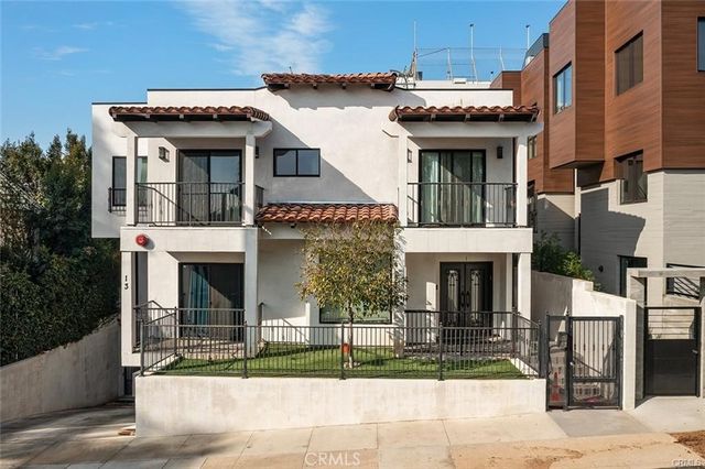 913 N Hilldale Avenue, West Hollywood, CA 90069