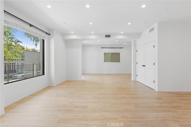 913 N Hilldale Avenue, West Hollywood, CA 90069