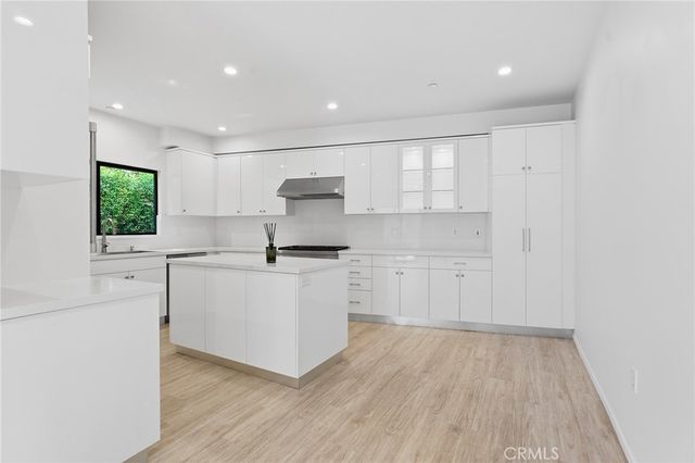 913 N Hilldale Avenue, West Hollywood, CA 90069