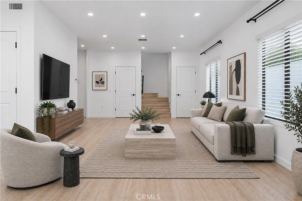 913 N Hilldale Avenue, West Hollywood, CA 90069