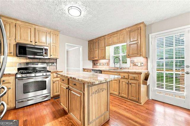 401 Wetona Way, Acworth, GA 30102