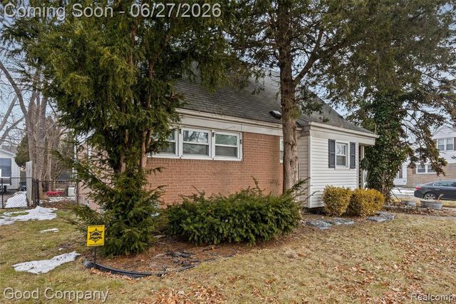 20315 Lancaster Street, Harper Woods, MI 48225