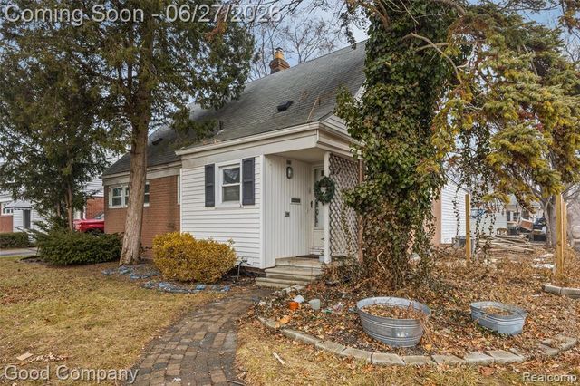 20315 Lancaster Street, Harper Woods, MI 48225