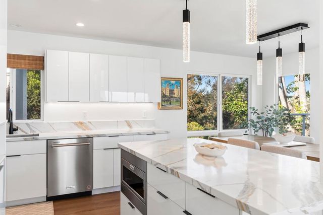 371 Longden Ln, Solana Beach, CA 92075