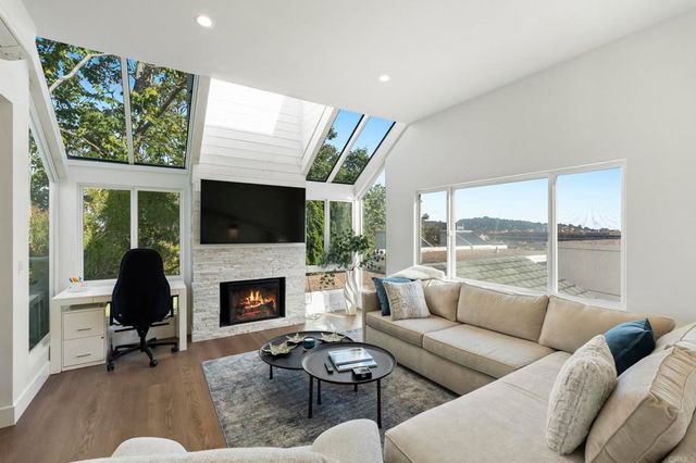 371 Longden Ln, Solana Beach, CA 92075