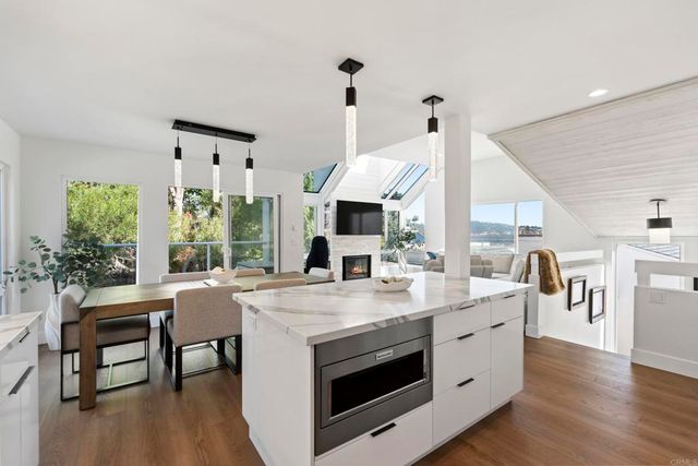 371 Longden Ln, Solana Beach, CA 92075
