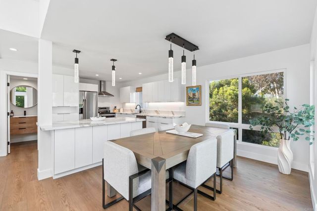 371 Longden Ln, Solana Beach, CA 92075