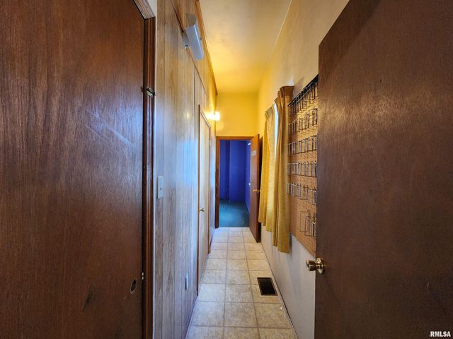 409 S HILL Street, Marion, IL 62959