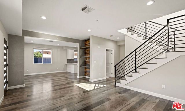 14528 Killion Street, Sherman Oaks, CA 91411