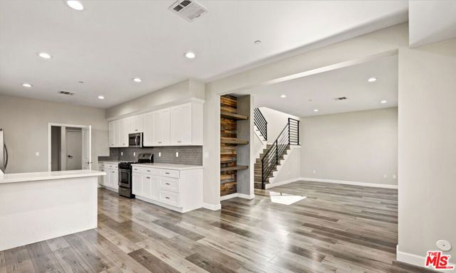 14528 Killion Street, Sherman Oaks, CA 91411