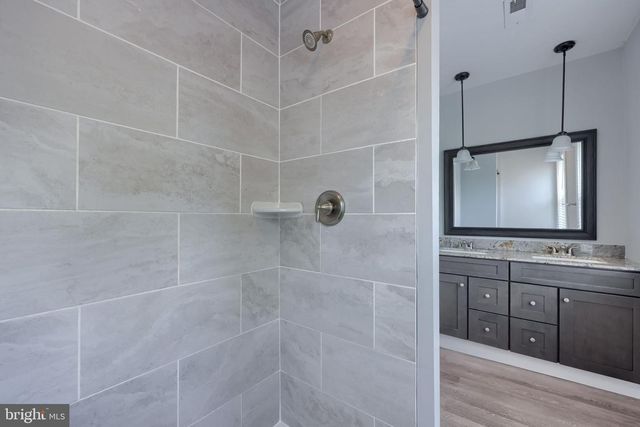 248 E WALNUT ST, Lancaster, PA 17602