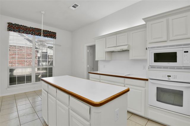 208 Mimosa Lane, Lancaster, TX 75146