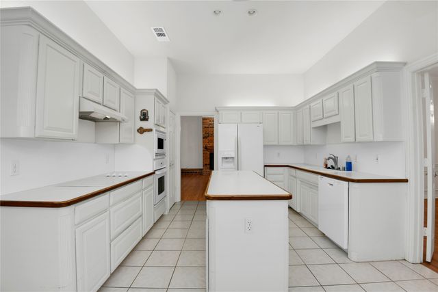 208 Mimosa Lane, Lancaster, TX 75146