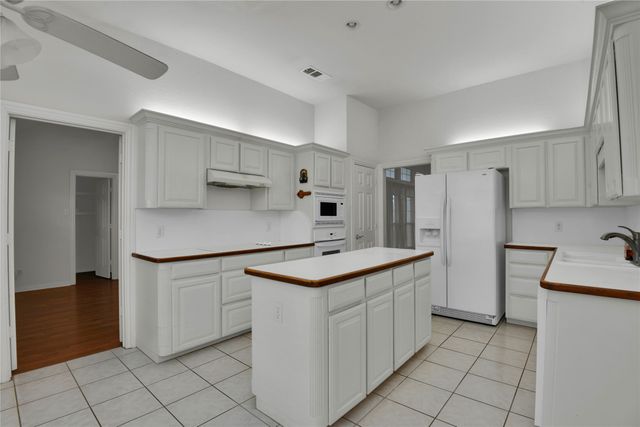 208 Mimosa Lane, Lancaster, TX 75146