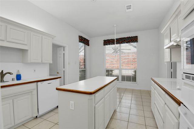 208 Mimosa Lane, Lancaster, TX 75146