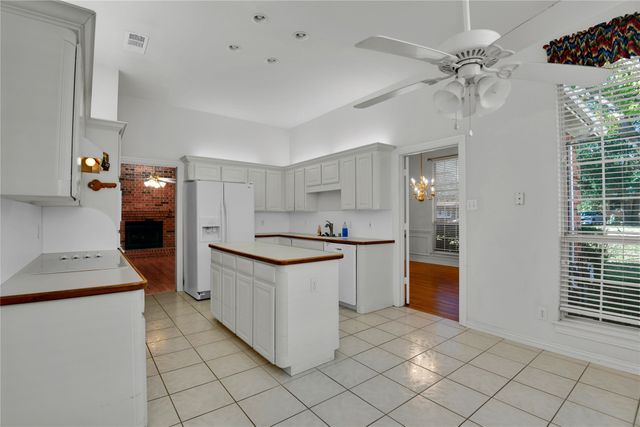 208 Mimosa Lane, Lancaster, TX 75146