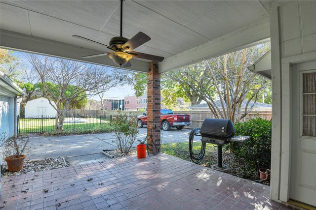 208 Mimosa Lane, Lancaster, TX 75146