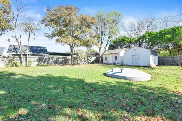 208 Mimosa Lane, Lancaster, TX 75146