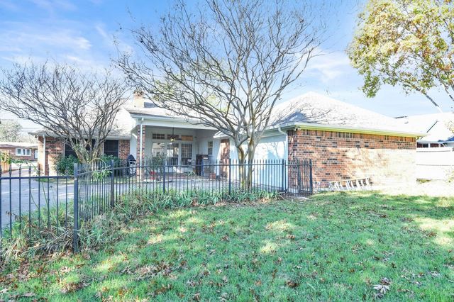 208 Mimosa Lane, Lancaster, TX 75146