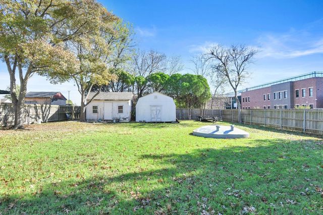 208 Mimosa Lane, Lancaster, TX 75146