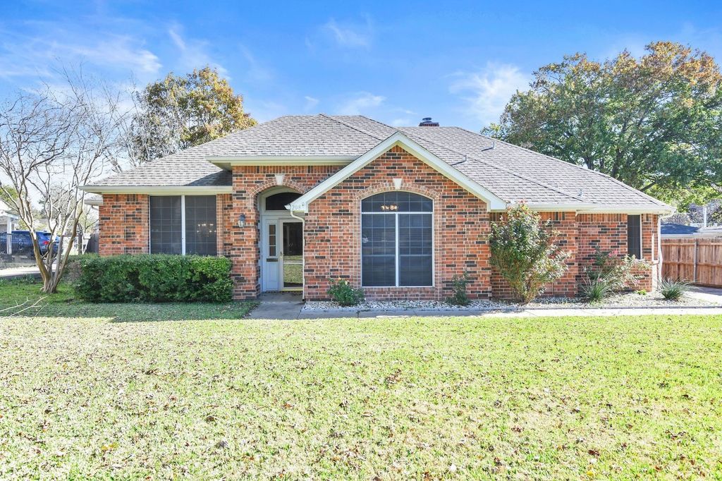 208 Mimosa Lane, Lancaster, TX 75146