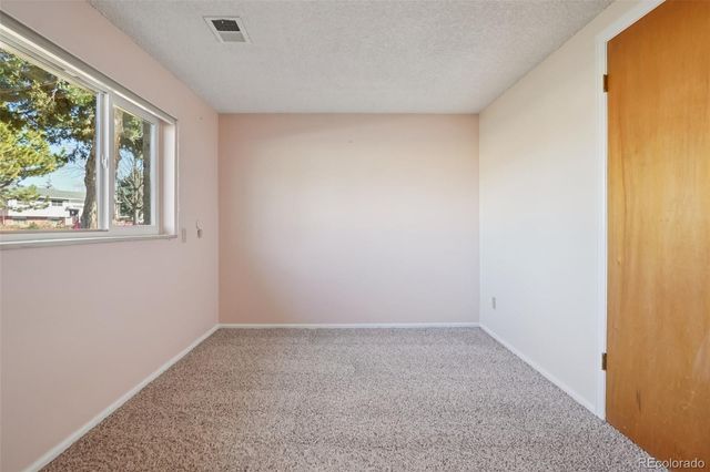 1745 S Pratt Parkway, Longmont, CO 80501